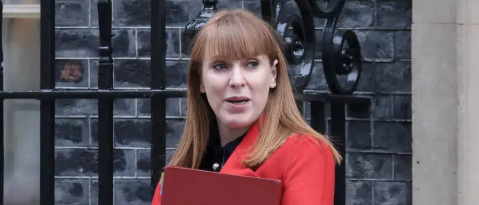 Keir Starmers Ex-Stellvertreterin Angela Rayner wirkt bereit für die Führung der Labour Party