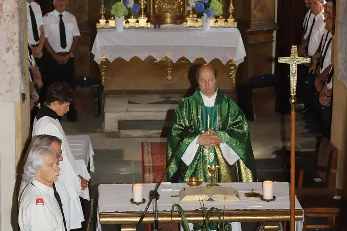 Die heilige Messe wurde von Pfarrer Reinhold Ahrer zelebrierte. 