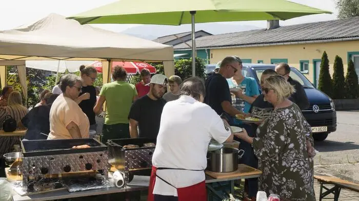 Die „Marinekameradschaft Erzherzog Ferdinand Max“ lud die Kundinnen und Kunden der Lebenshilfe Fohnsdorf/Wasendorf zu einem gemütlichen Beisammensein mit Grillparty ein.