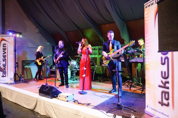 ... auch die drei Live-Bands, wie etwa "Take Seven".