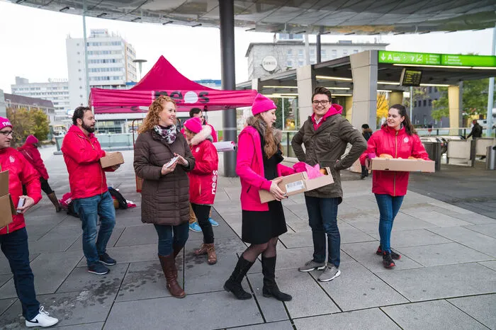 Mit seinem Team war er am Grazer Hauptbahnhof im Wahlkampfeinsatz