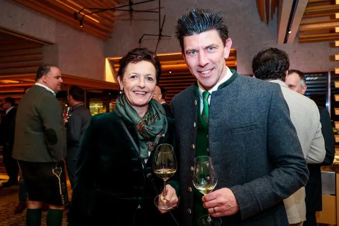 Vizepräsidentin der LK Steiermark Maria Pein mit Präsident von Steirer helfen Steirern Andreas Prückler