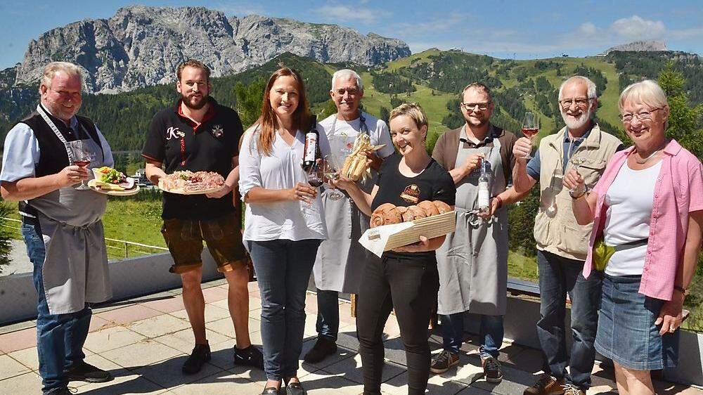 Gailtaler Lebensmittelproduzenten rückten ihre Vielfalt vor der Bergkulisse des Nassfelds in den Fokus