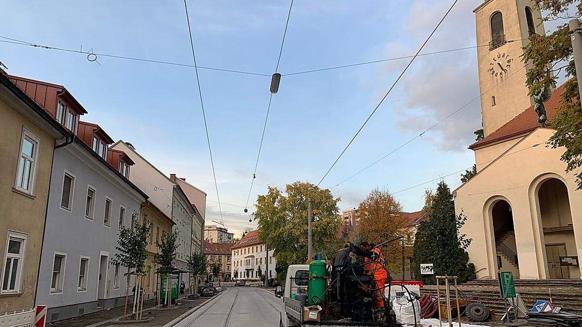 Der Abschnitt vor der Kirche muss noch finalisiert werden.