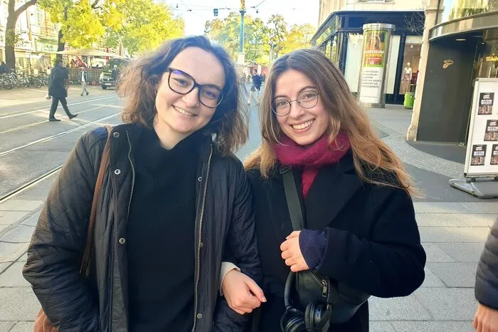 Klara Hengl, Clara Zausinger: "Wir sind seit 14 Jahren beste Freundinnen. So ein gemeinsamer Vorname verbindet halt. Nein, im Ernst: Wir gehen durch dick und dünn."
