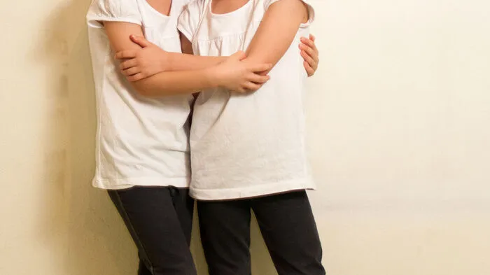 Die Zwillingsmädchen Fabienne und Amelie zeichneten die folgenden beiden Bilder.