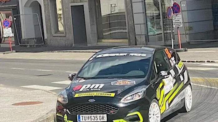 Mit Höchstgeschwindigkeit durch Stadt ...