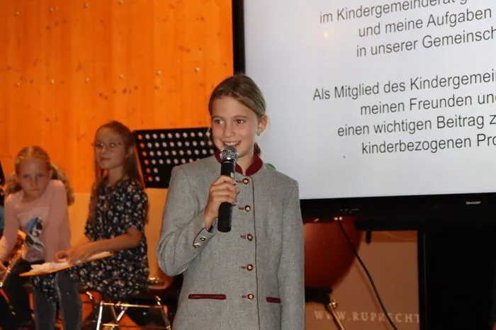 Die Kinder stellten sich kurz vor und wurden als Kindergemeinderatsmitglied angelobt.