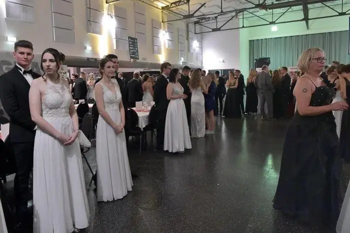 Klicken Sie sich bitte durch die weiteren Bilder!
