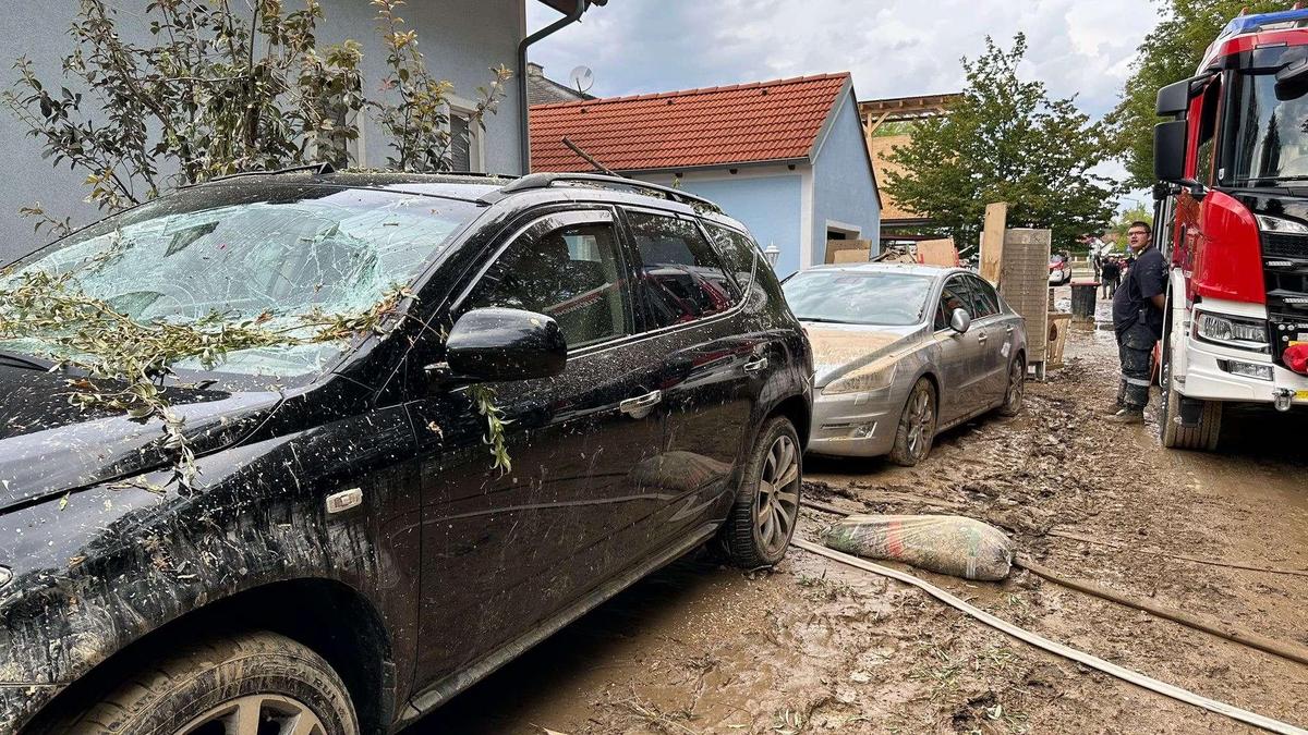 Nach Unwettern in Niederösterreich ist am Sonntag das Aufräumen weitergegangen. In Hollabrunn - die Stadt gilt seit Samstag als Katastrophengebiet - waren noch einige Feuerwehren mit Reinigungsarbeiten beschäftigt.