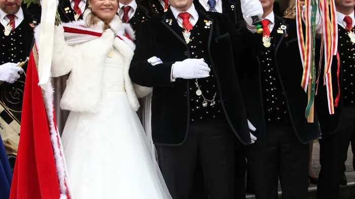 Prinzessin Anna Berger und ihre Bauerngman mit elf Prinzen als Prinz Fidelius LXIV.