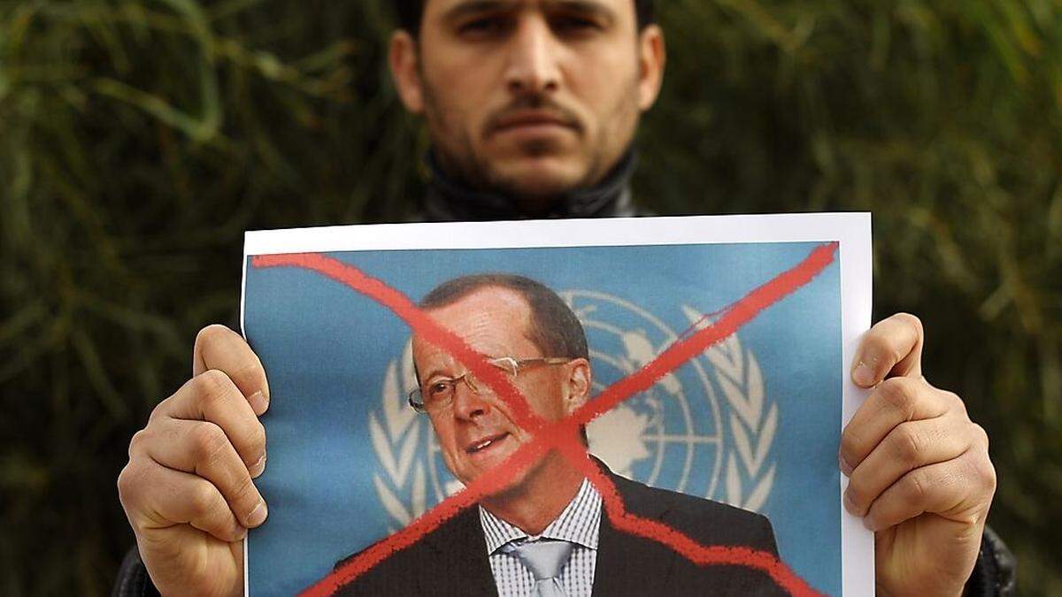 Terrorist mit einem Foto von Martin Kobler