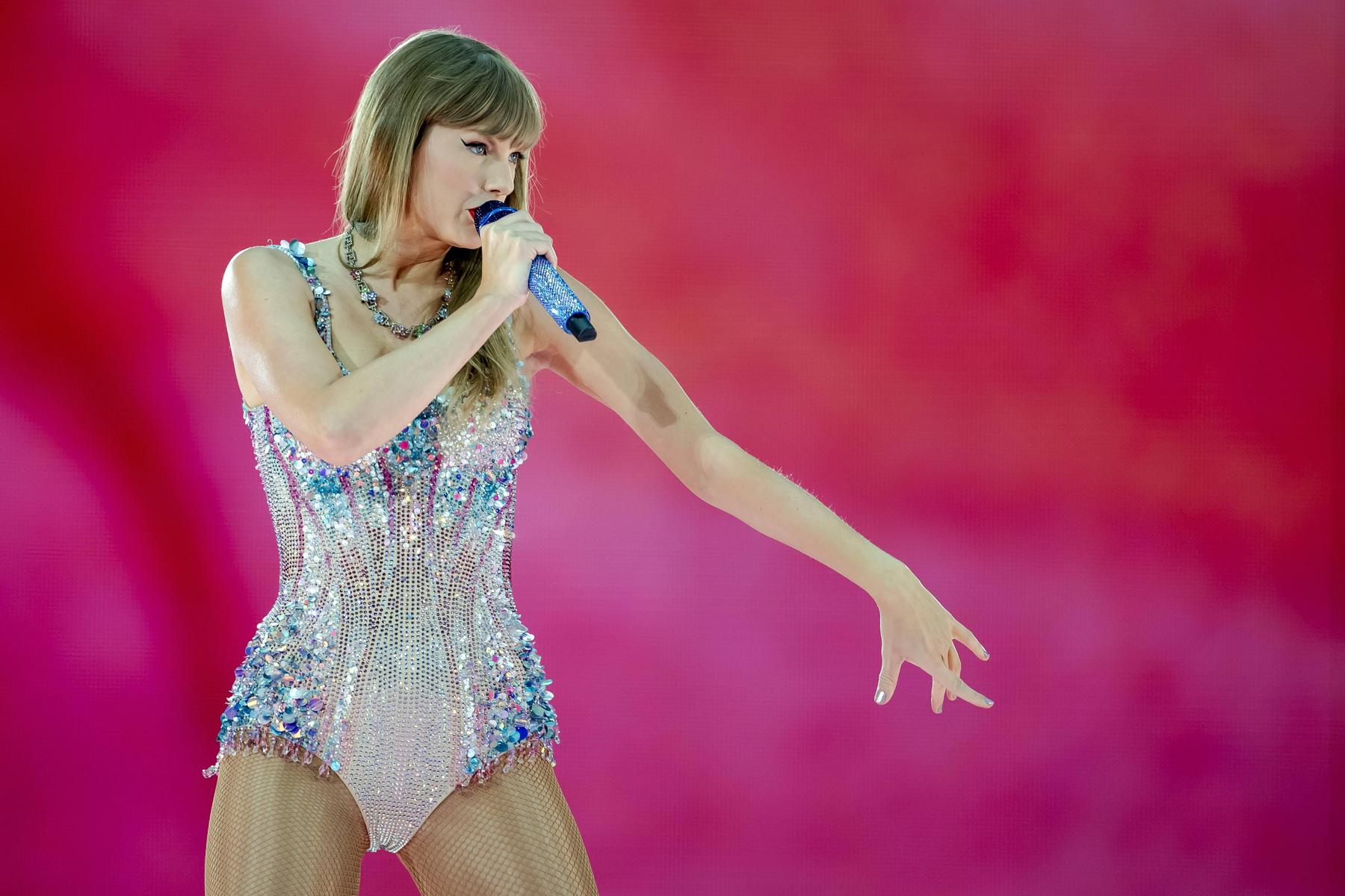 „Eras“-Tour: Auch Kärntner Fans bieten Taylor Swift-Accessoires an