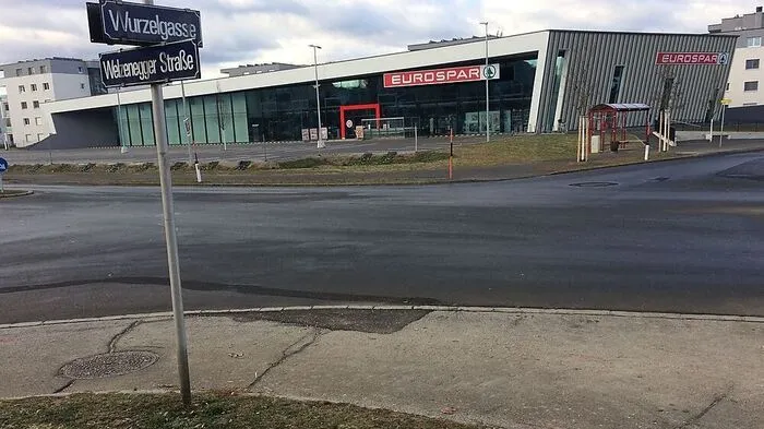 An dieser Kreuzung in Welzenegg wird ein Mini-Kreisverkehr errichtet