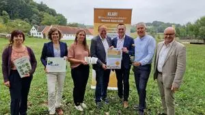 Anna Gasperl und Maria Eder mit Bürgermeisterin Andrea Pock (St. Anna am Aigen) und den Bürgermeistern Robert Hammer (Unterlamm), Manfred Reisenhofer (Riegersburg), Johann Winkelmaier (Fehring) und Ferdinand Groß (Kapfenstein)