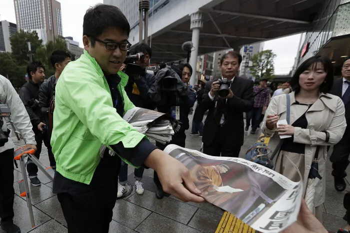 In Japan ist am Tag der Inthronisierung ein Feiertag