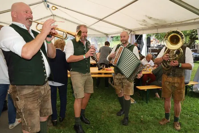 Musikalische Begleitung gab es unter anderem von der Trachtenmusikkapelle Gossendorf