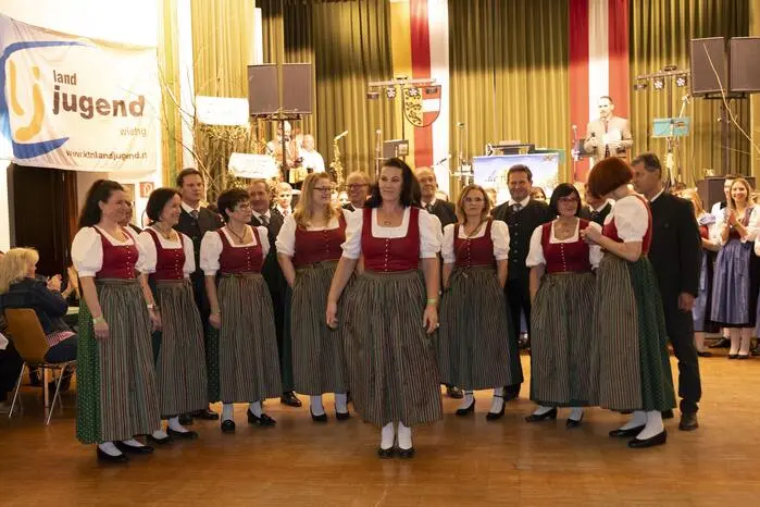 Die Singgemeinschaft Wieting (Obfrau Hildegard Krenn) arrangierte einem stimmungsvollen Gesangsauftritt. 