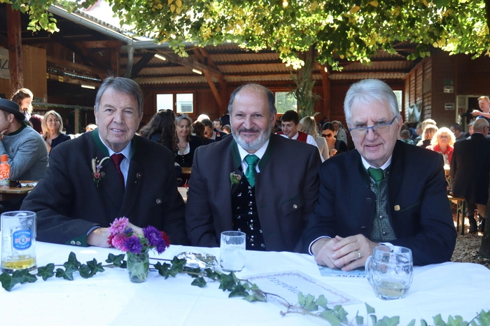 Gründungsobmann ÖR Walfried Wutscher (1.v.li) war einer der zahlreichen Ehrengäste beim LJ-Jubiläum.