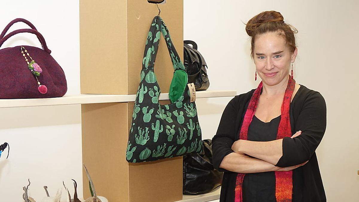 Sonja Jambrovic zeigt ihre eigenen textilen Arbeiten und Taschen unter dem Label &quot;JAMS&quot; im &quot;Ventil&quot;