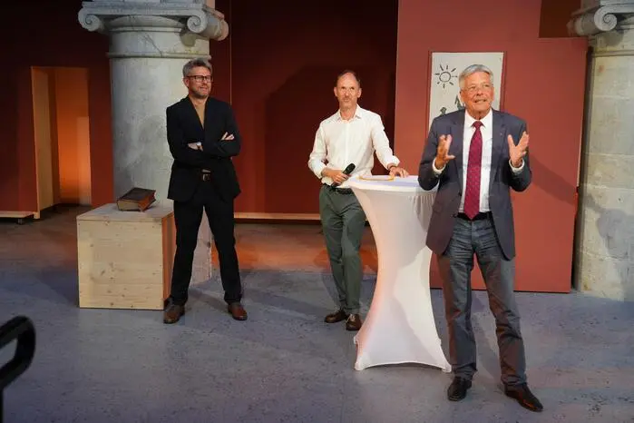 Klicken Sie sich durch die weiteren Bilder der Premiere!