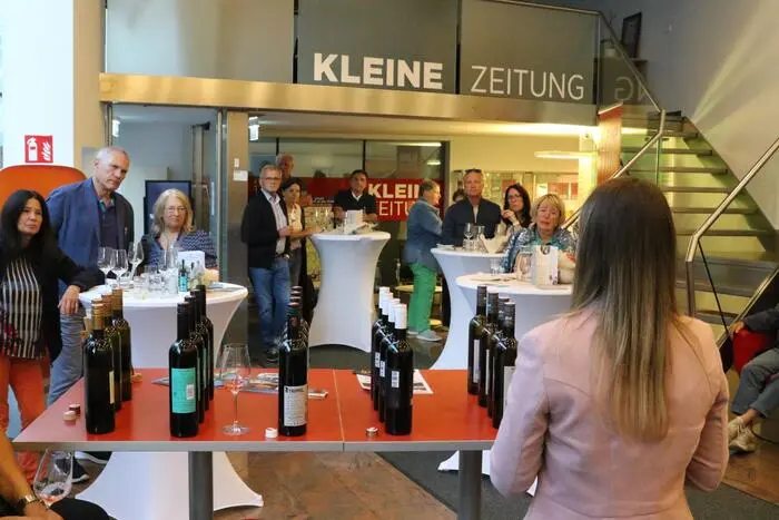 Übrigens: Ein Video von der Weinverkostung im Kleine Zeitung-Regionalbüro gibt es auf Facebook Kleine Zeitung St. Veit/Feldkirchen zu sehen. Klicken Sie sich durch die Fotogalerie!