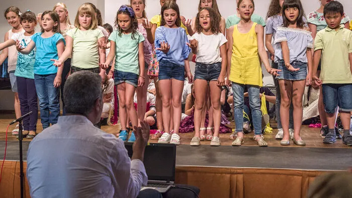 Mit viel Begeisterung zeigten die Schüler der VS Khevenhüller ihr Stück "Hey du"