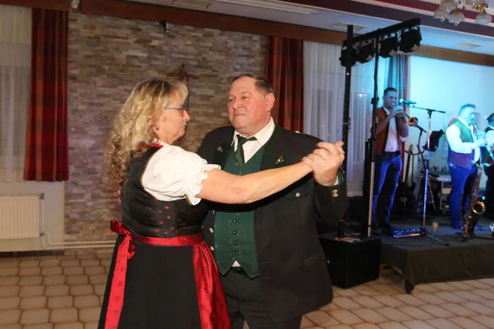 Die Feldbacher Kameraden schwangen das Tanzbein bis tief in die Nacht.