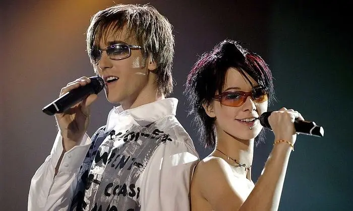 Sieger Michael Tschuggnall und Zweitplatzierte Christina Stürmer der ersten Staffel. 