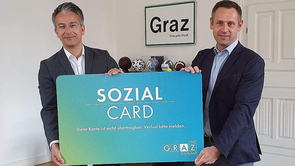 Sozialstadtrat Kurz Hohensinner (ÖVP) und FPÖ-Klubchef Armin Sippel haben den Ausbau der Sozialcard vorgestellt