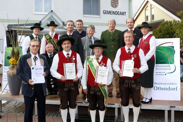 Während des Festaktes wurden die Musiker Bernhard Posch, Siegfried Gosch, Harald Maierhofer und Martin Kerschhofer geehrt.