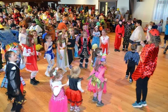  Dieses Faschingsfest der Kleinen war heuer von einer überaus guten Beteiligung vieler maskierter Kinder gekennzeichnet. 