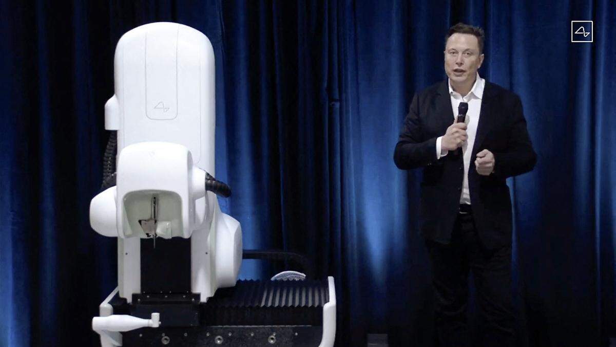 Elon Musk präsentiert einen chirurgischen Roboter im Livestream mit Neuralink