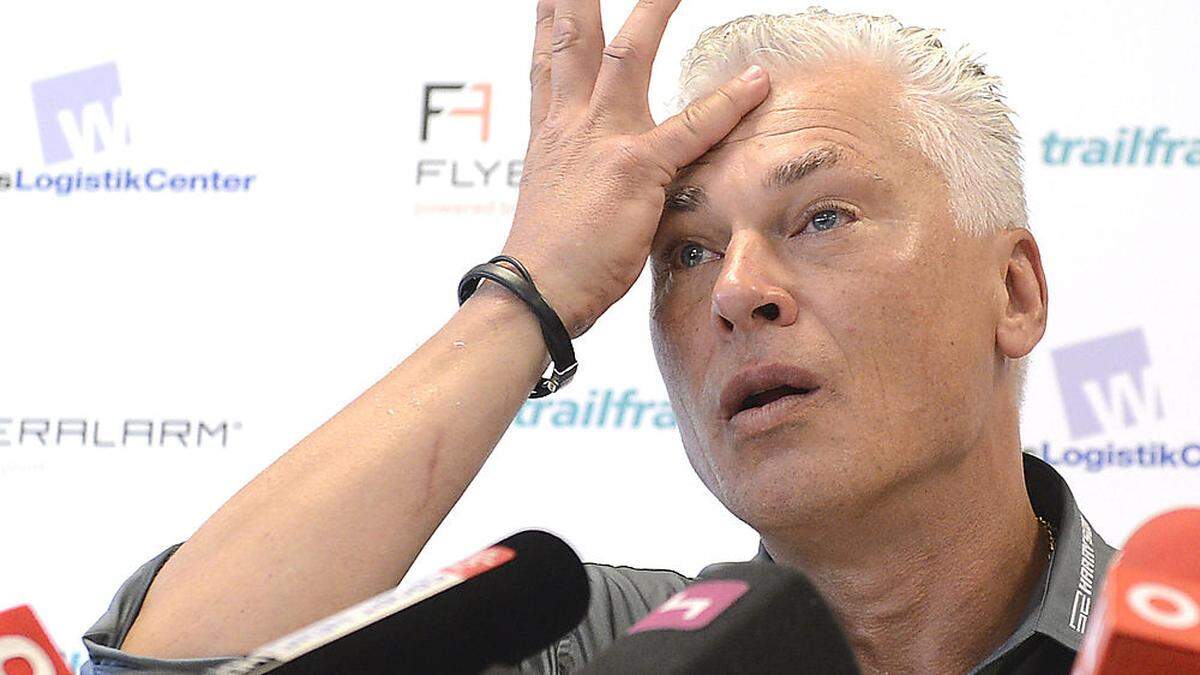 Toni Polster greift sich bei der aktuellen Lage bei der Austria auf den Kopf