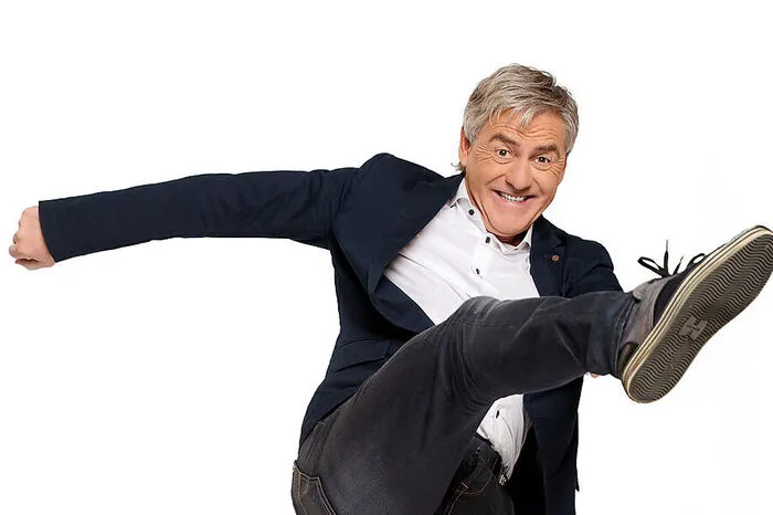 Fußballlegende Walter "Schoko" Schachner hat sich erst einmal eine Woche Bedenkzeit erbeten, weil er seine Familie in die Entscheidung miteinbeziehen wollte. "Ich kann tanzen, aber wie man das in der Disco so tut, ist halt ganz anders als bei ,Dancing Stars‘, wo ich jede Woche einen neuen Tanz einstudieren muss", erzählt der Steirer.