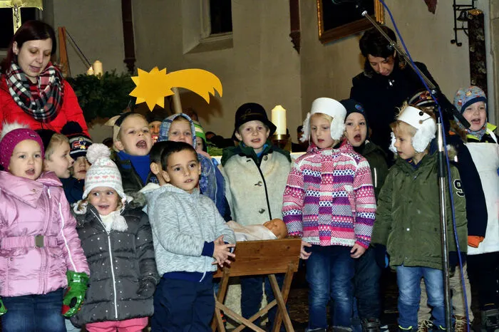 Musikalische Darbietungen gab es auch von den Kindern des Kindergartens sowie den Schülerinnen und Schülern der Volks- und Neuen Mittelschule.