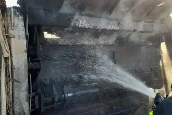 Die Freiwillige Feuerwehr Markt Hartmannsdorf konnte den Brand nach etwa eineinhalb Stunden löschen.