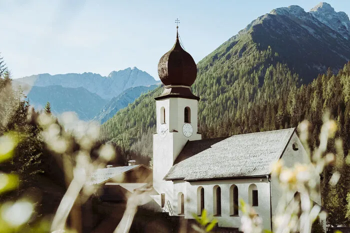 Die Kirche in Namlos.