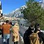 Bis zu 10.000 Besucher - allen voran aus Asien - drängen sich täglich durch die Gassen von Hallstatt