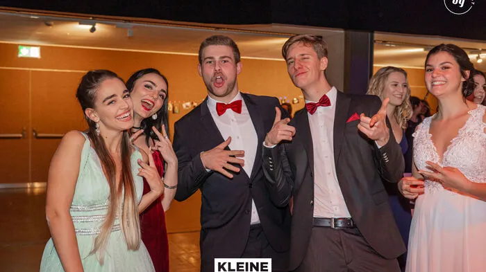 Die Maturanten der HTL Bulme feierten am Freitag in der Helmut-List-Halle unter dem Motto: "High Voltage - die Spannung steigt".