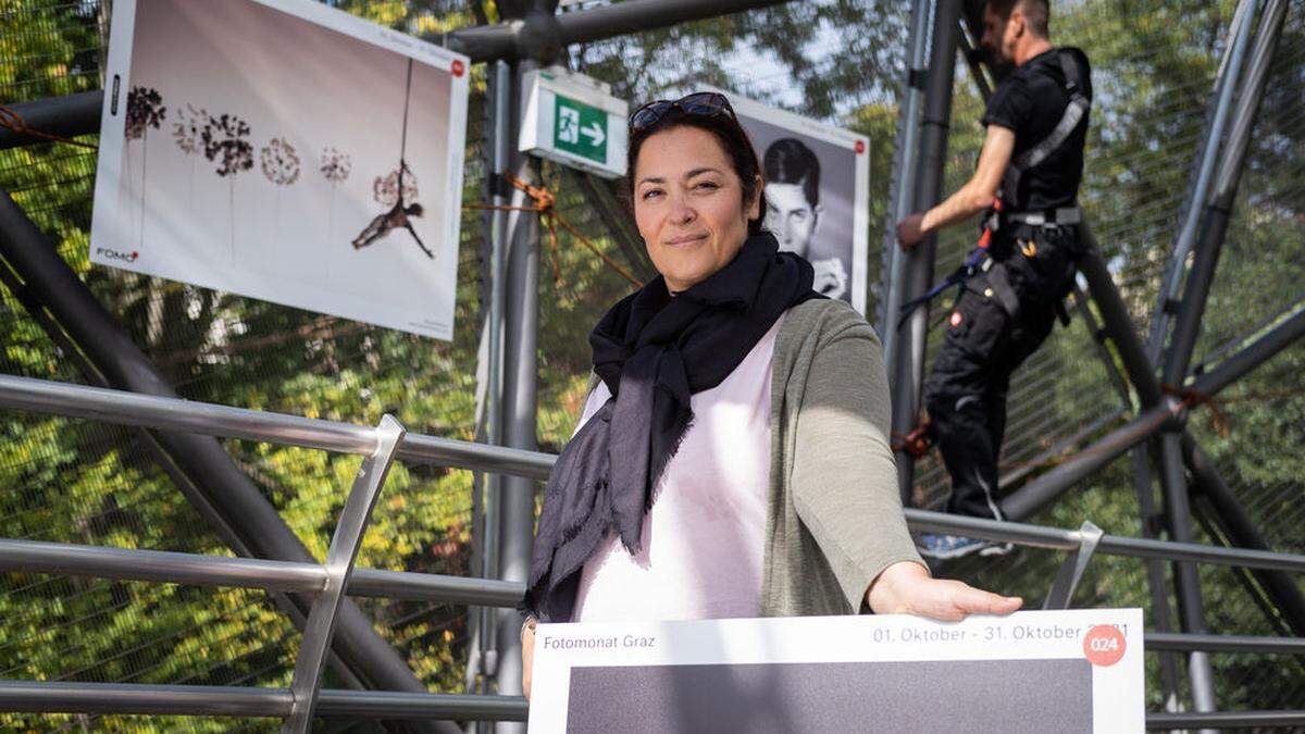 Auch auf der Murinsel werden Fotos ausgestellt