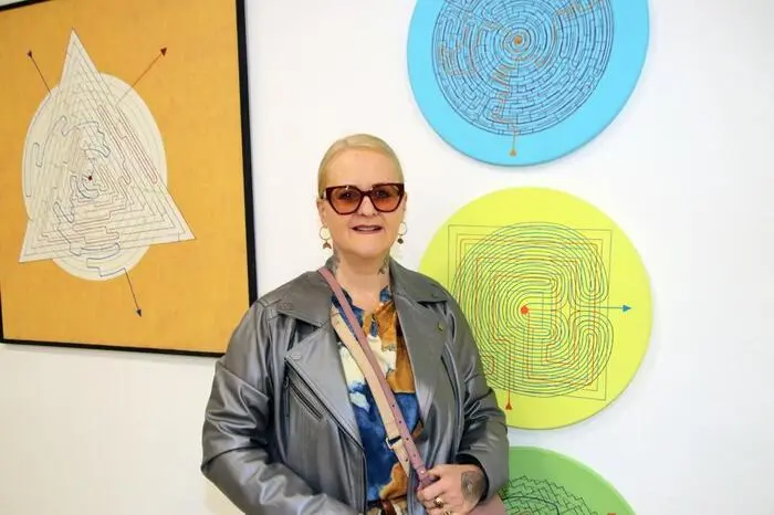 Raymonde Marcher Greinix, die Ideengeberin und Organisatorin, erzählt, dass „der Ort gewählt wurde, um den ungenützten Ressourcen leer stehender Räumlichkeiten eine sinnvolle Nutzung zu geben.