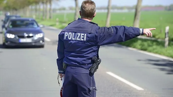 Den Anweisungen der Polizei ist Folge zu leisten