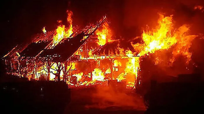 Wegen Verdachts der Brandstiftung steht der Jungbauer vor Gericht (Archivfoto)