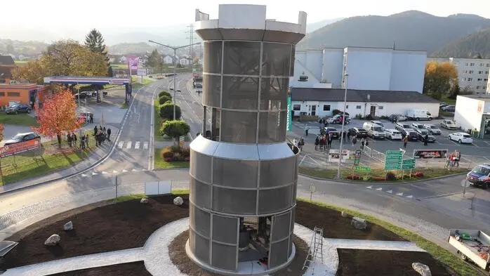 Beim Stadtturm-Kreisverkehr startet die Baustelle (Archivbild)