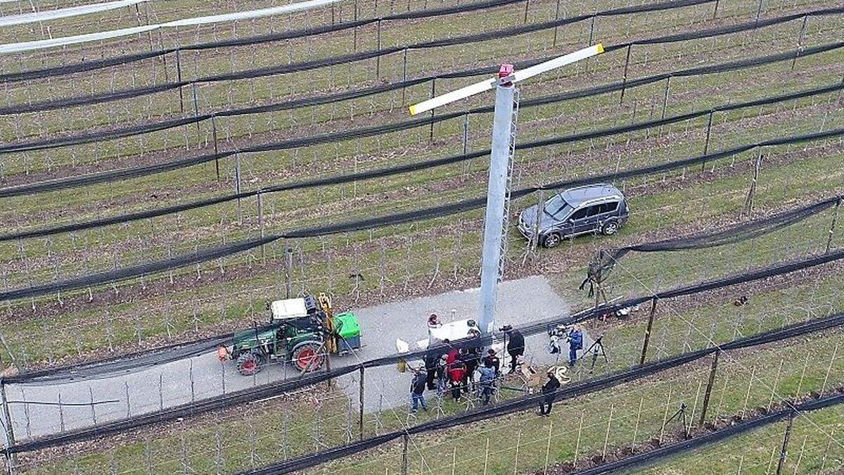 In der Versuchsstation für Obst- und Weinbau Haidegg wurde das erste fix montierte Windrad zur Frostbekämpfung aufgestellt