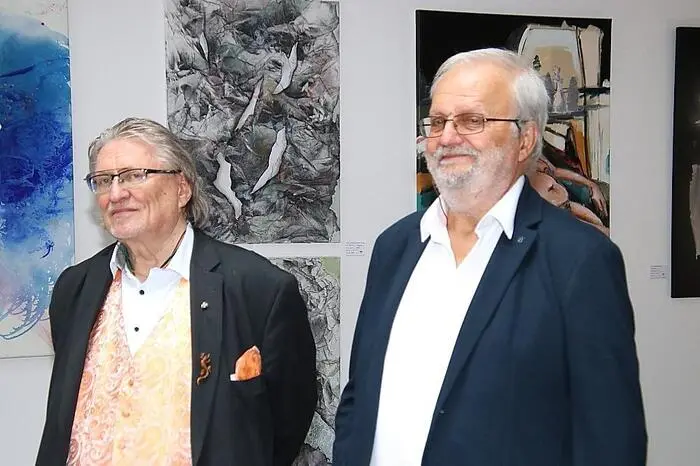 Bürgermeister Bernd Osprian freute sich bei der Vernissage über die kulturellen Aktivitäten in Voitsberg und begrüßte das Ehrenmitglied der European Society of Science & Arts, Luboslav Moza (Foto, r.) aus Bratislava, besonders herzlich.