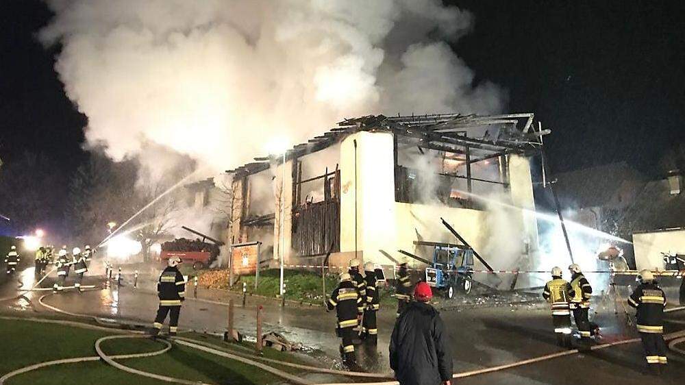 Das Gebäude wurde durch das Feuer völlig zerstört