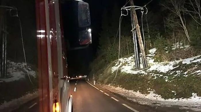 Die Stromleitung wurde von Einsatzkräften und Technikern repariert