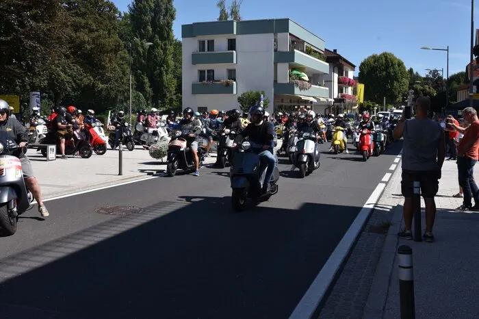Bitte klicken Sie sich durch die Bilder. . .